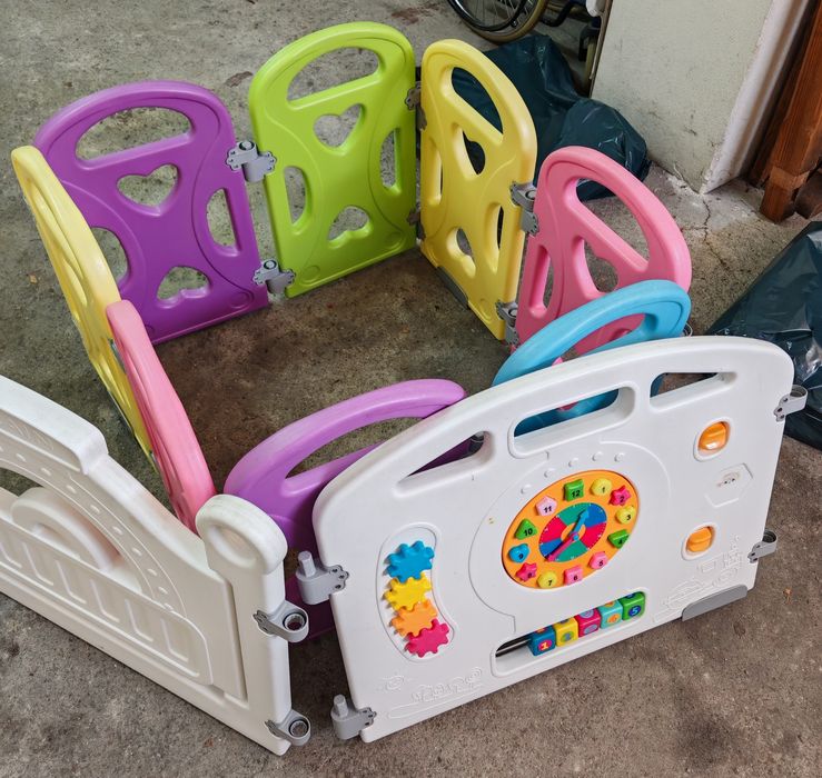 Parque infantil criança