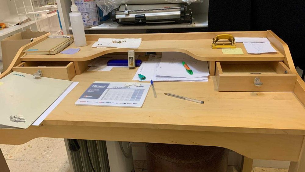 Secretaria para computador em faia