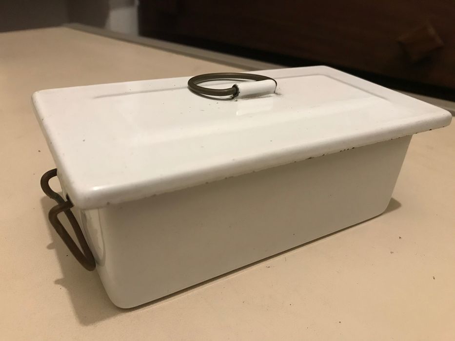 Caixa de esmalte para seringas antiga