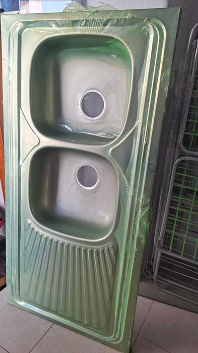 Pia de inox com dois compartimentos