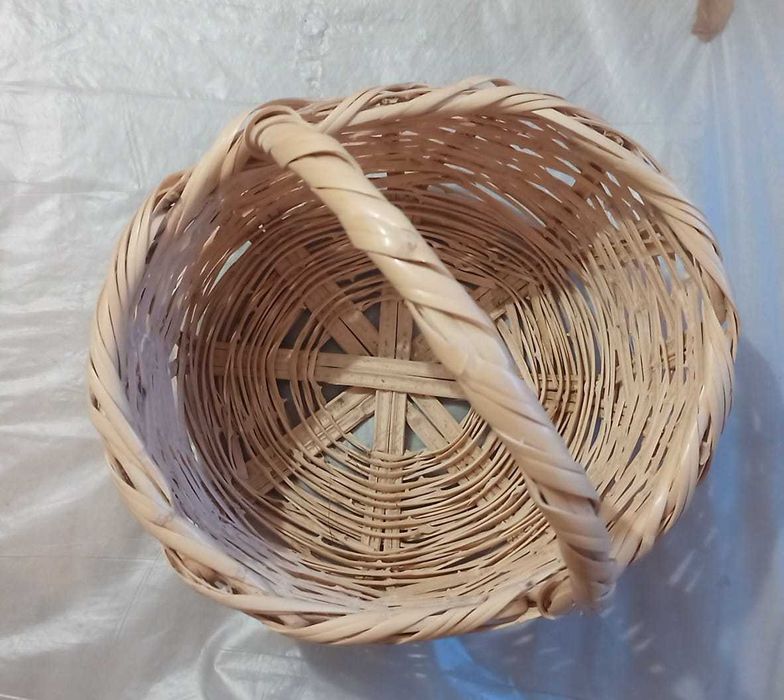 Cesto de cana artesanal