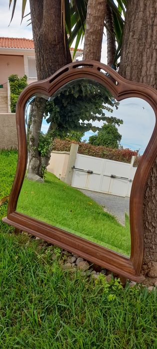 Espelho antigo em excelente estado.