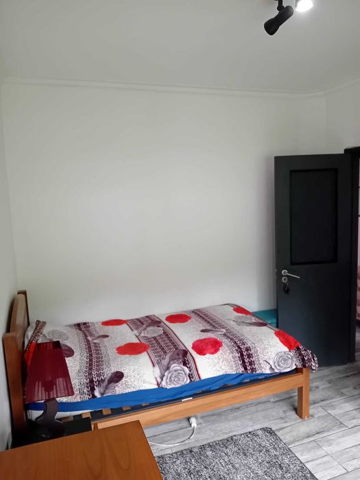 Aluga-se quarto em moradia
