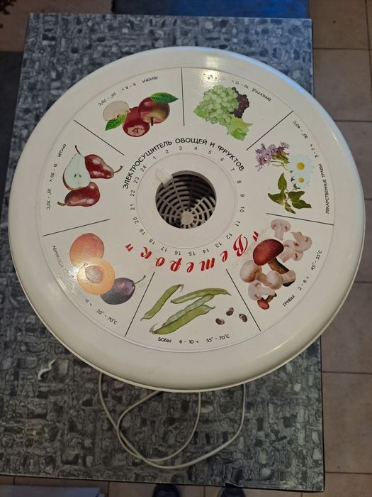 Сушилка для ягід, фруктів Вітерець