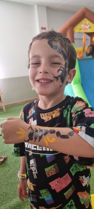 Animacão festas/eventos: pinturas faciais e modelagem de balões