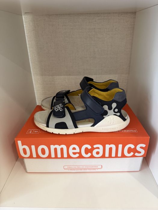 Босоніжки шкіряні Biomecanics 31 розмір, устілка 19.5 см сандалі
