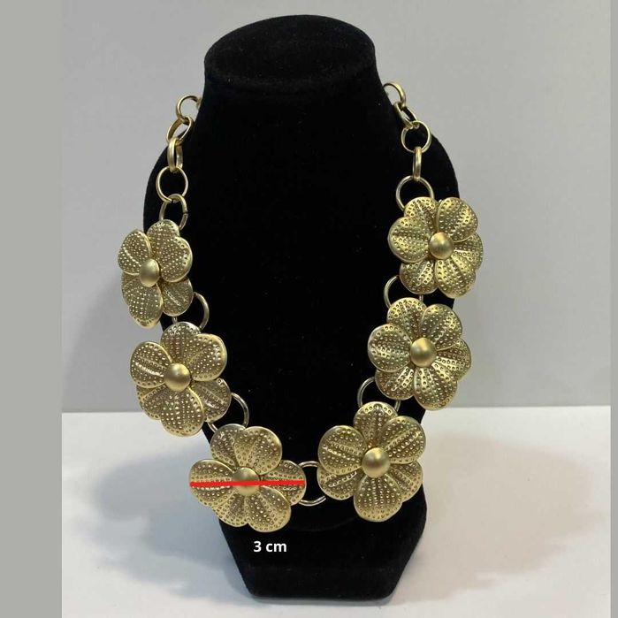 Colar Dourado com Flores