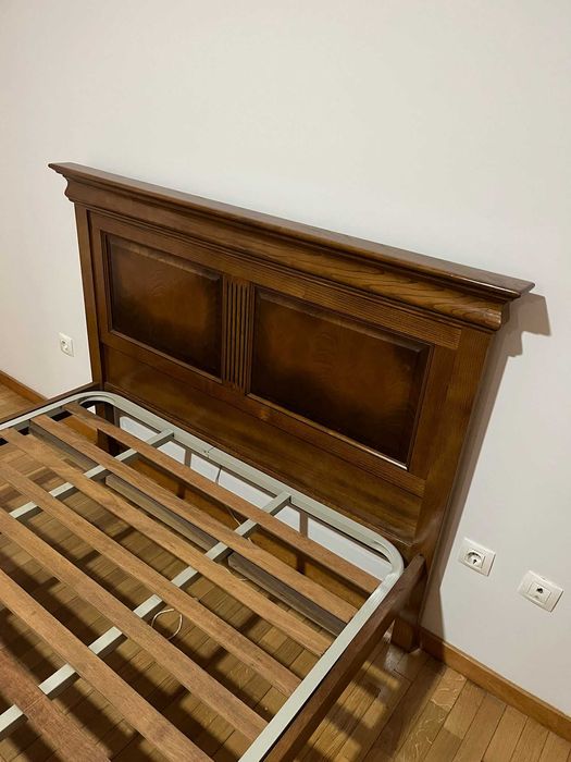 Conjunto de Móveis de Quarto em Madeira Maciça - 250€