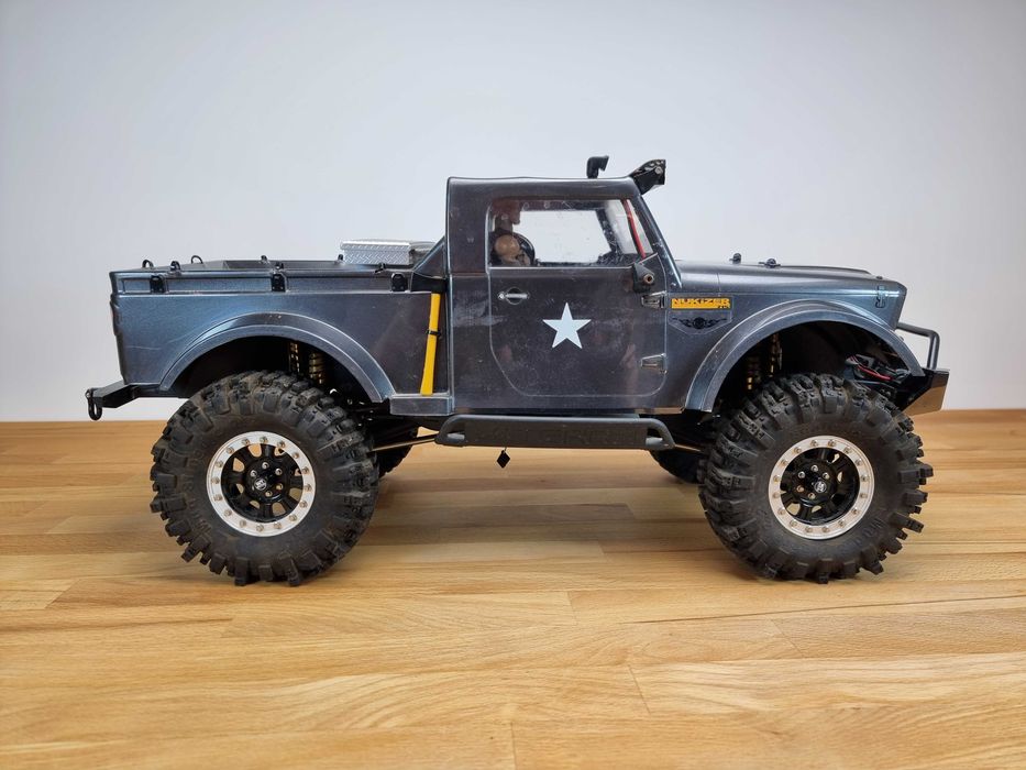 Model RC Jeep Nukizer 715 Axial Vaterra Ascender Off-Road 4WD 1/10 RTR