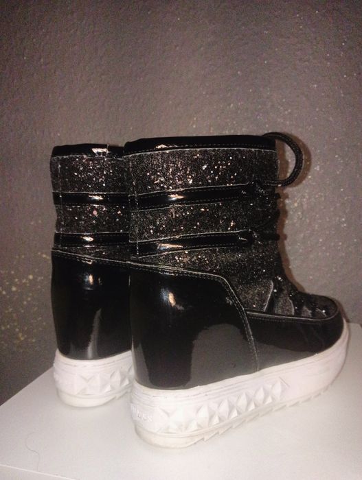 GUESS śniegowce damskie czarne brokatowe