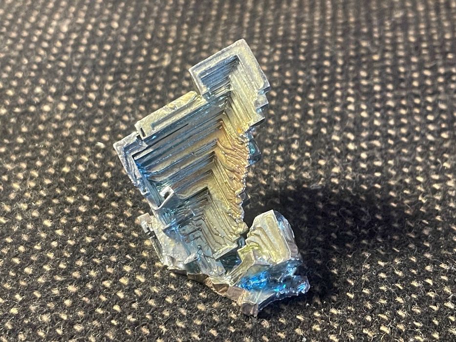 Aglomerado de Cristal de Bismuto – Mineral Cultivado em Laboratório