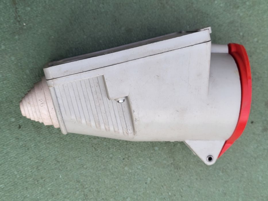 Gniazdo 3-fazowe 32A