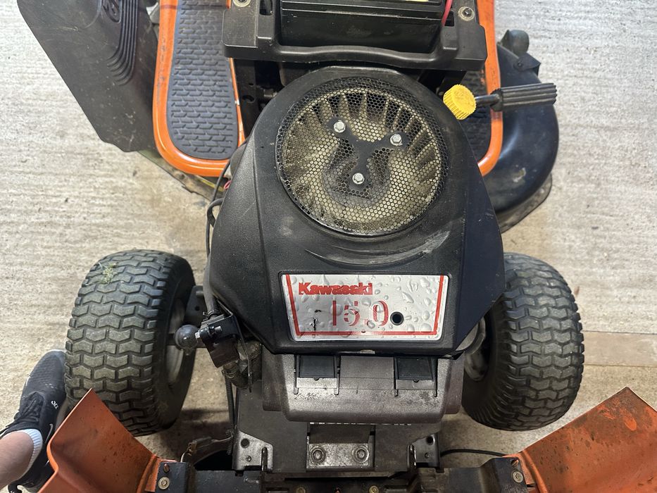 Traktorek husqvarna yth150xp