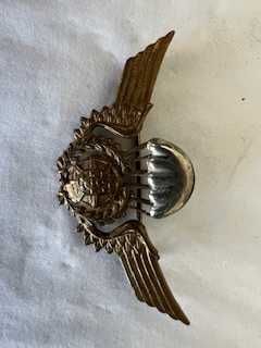 Emblema Metálico do Curso de Paraquedismo Militar