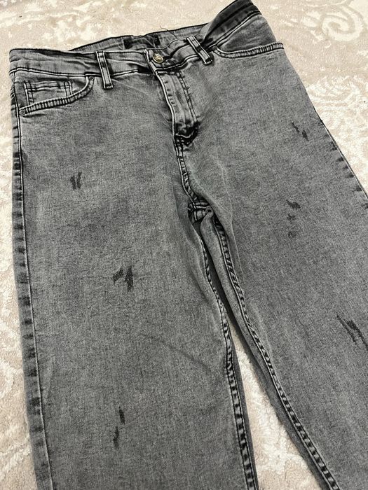 Джинсова юбка та джинси сірого кольору