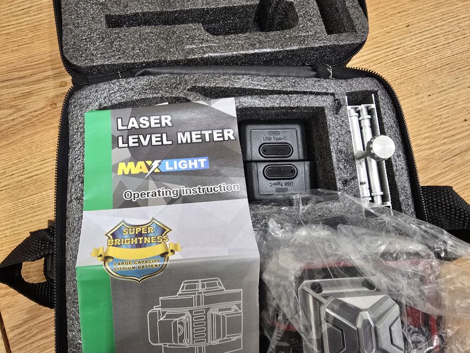 Urządzenie do nanoszenia poziomów i pionów -MAXLIGHT