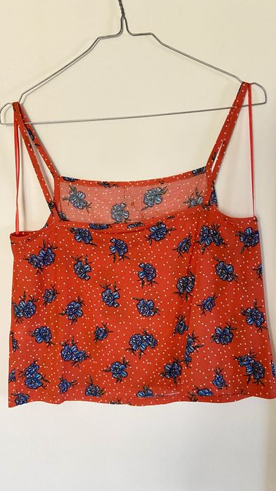 Top de alças com botoes