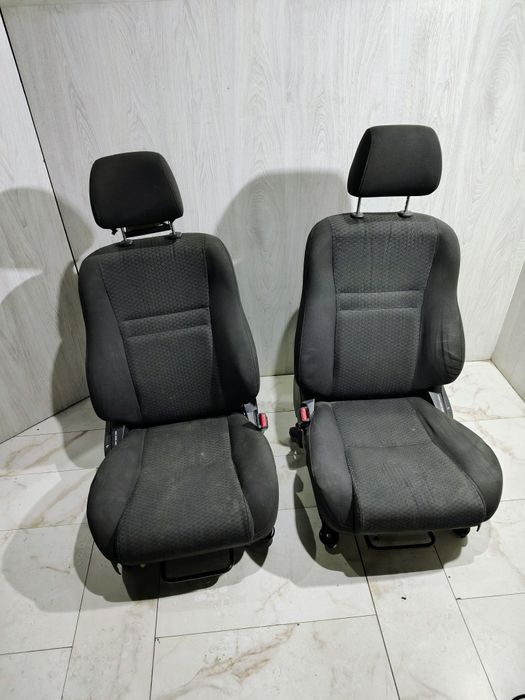 Тряпчаний салон сидіння з підігівом Toyota Avensis T25 авенсіс т25