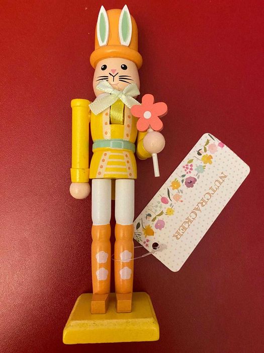 Quebra-Nozes em formato de Coelho de Páscoa