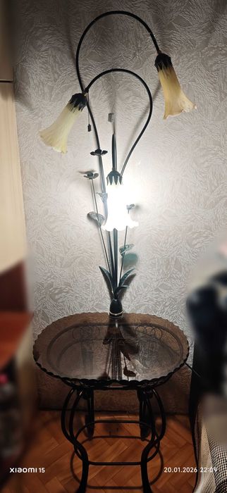Продам торшер столик стеклянный светильник три плафона цветы 220 розет