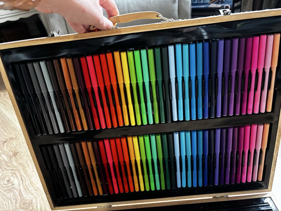 Estojo de Arte 220 peças - NOVO e COMPLETO - em estojo de madeira