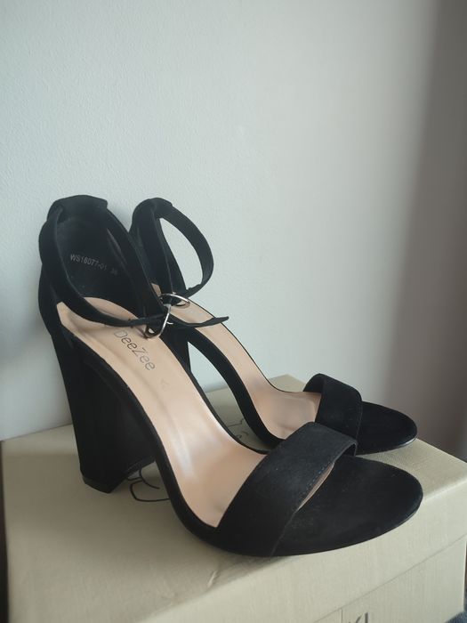 Sandały na obcasie 36 jak nowe