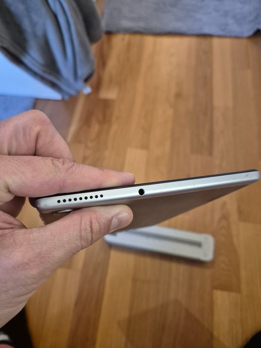 Tablet Lenovo 10,3 com colunas e Alexa