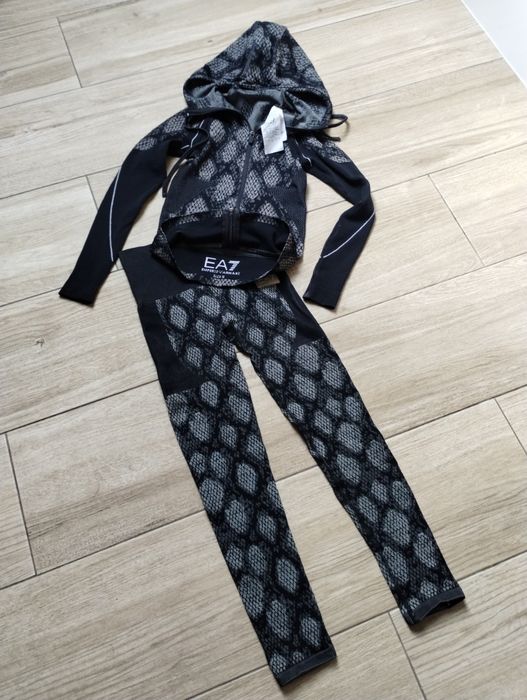 Strój treningowy/dres Armani XS
