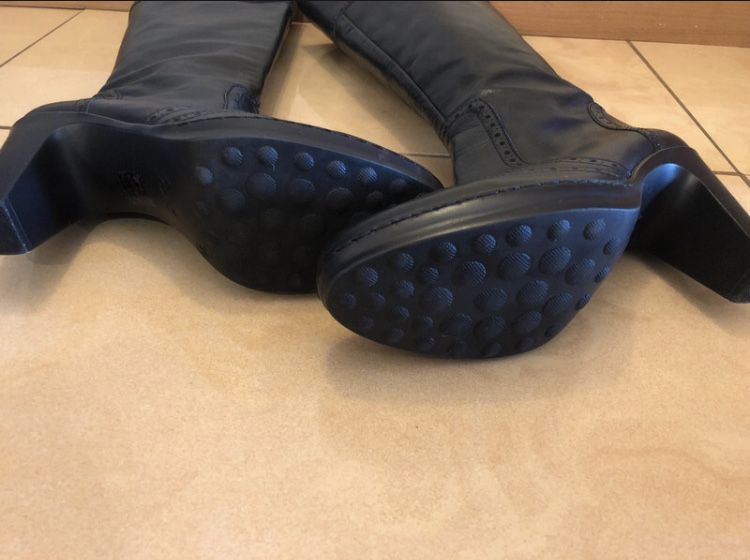 Botas em pele de camp alto da marca EXé