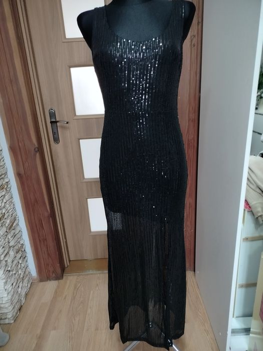 Śliczna sukienka z cekinami