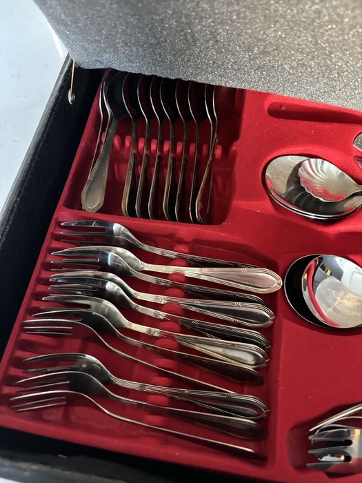 Sztućce komplet obiadowy po 12 sztućcówi deserowy hoffner