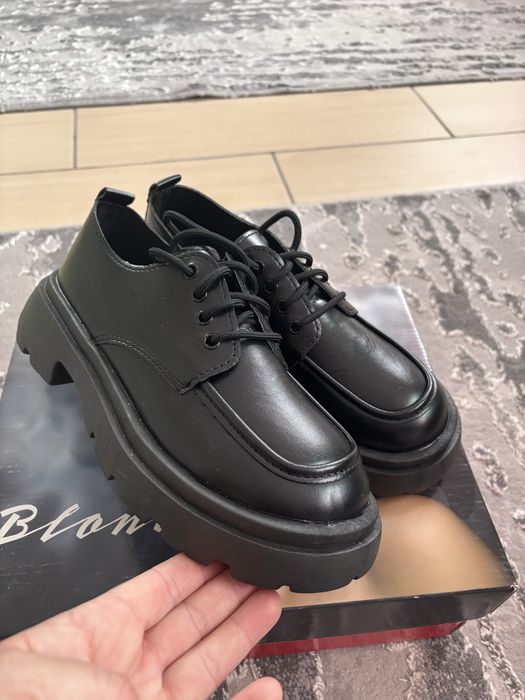 Туфлі чорні жіночі