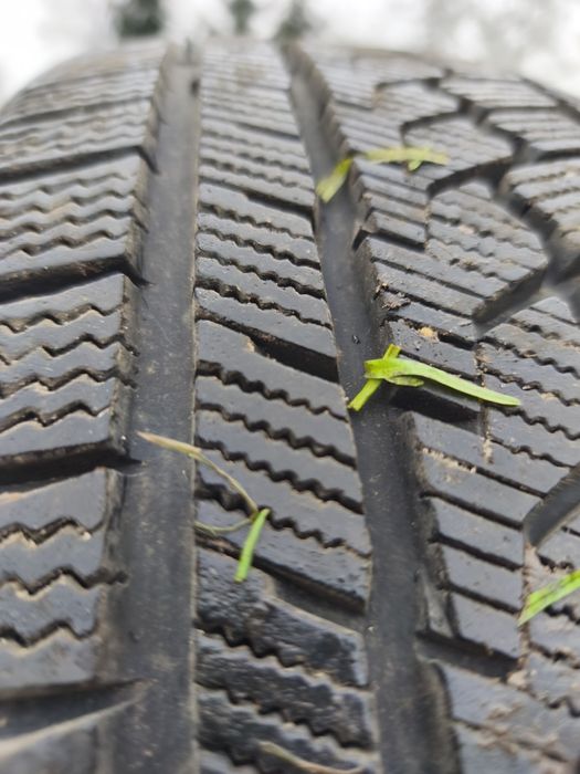 Sprzedam felgi z oponami Zeetex