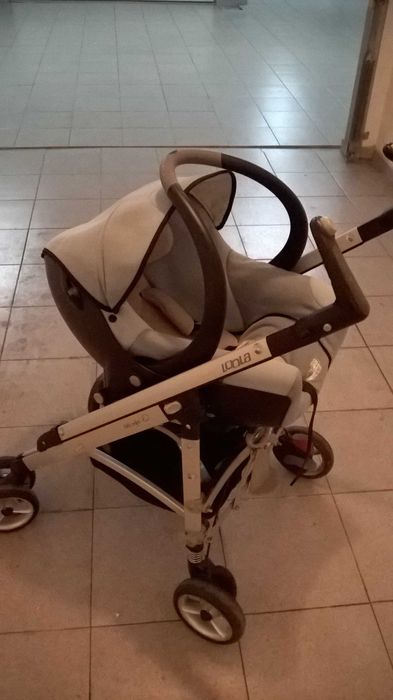 Carrinho BebeConfort robusto e confortável com todos os extras