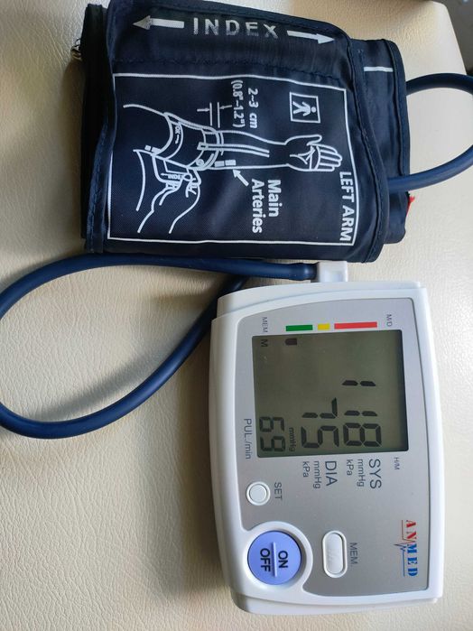 Ciśnieniomierz elektroniczny naramienny Almed stan bardzo dobry tętno