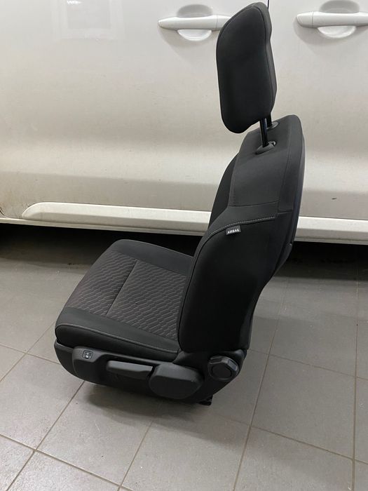 Nowy fotel kierowcy Proace Traveller Spacetourer Zafira life