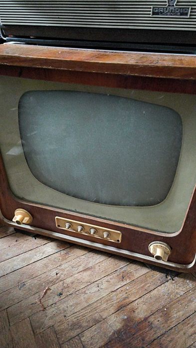 Polski telewizor Szmaragd 902  czasy PRL, niesprawny.