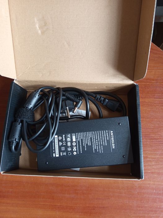 Zasilacz do laptopa