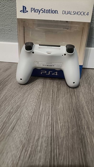 Comando de PS4 branco
