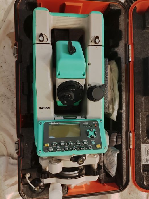 Estação Nikon DTM 550