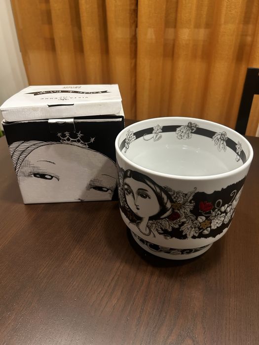Vaso / Cachepot Vista Alegre – Coleção "Rainhas de Portugal" (D. Estefânia)