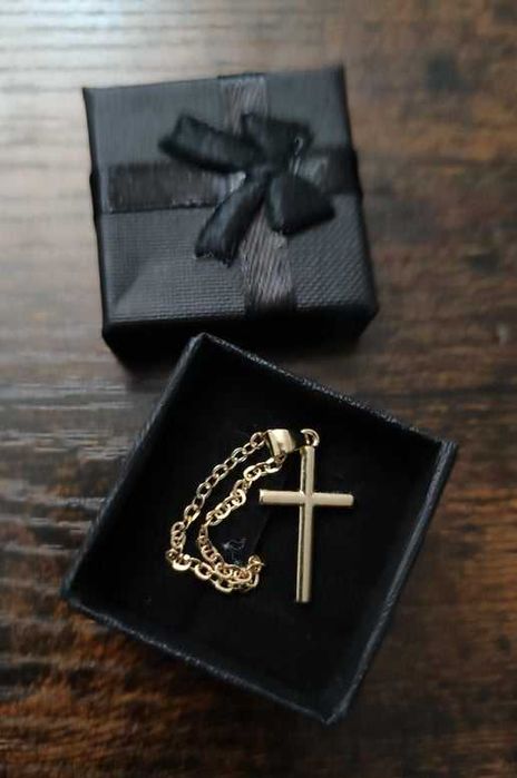 Colar / Fio com pendente. Cruz. Gold or Silver Cross