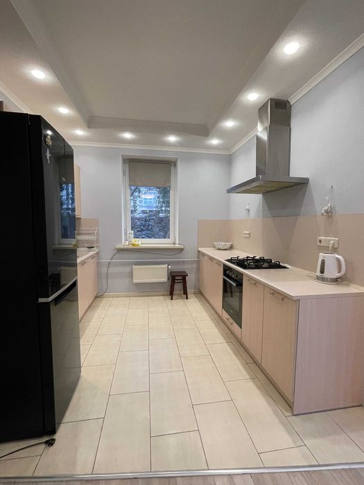 Будинок з ремонтом  на ділянці 18 соток в центральній частині Бучі