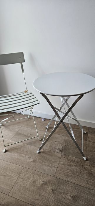 Mesa  e  cadeira