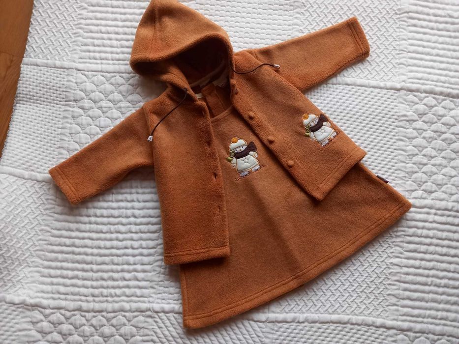 Casaco com capuz + vestido Obê, tam. 18 meses, novo!