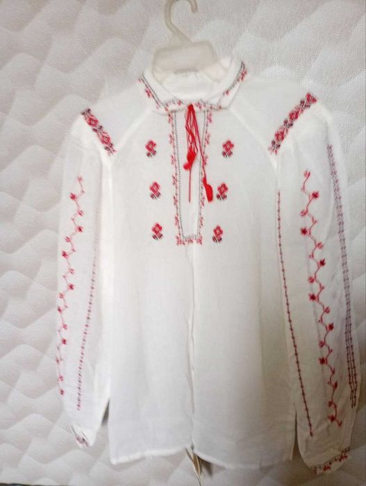 Українська вишиванка хрестиком, батист.