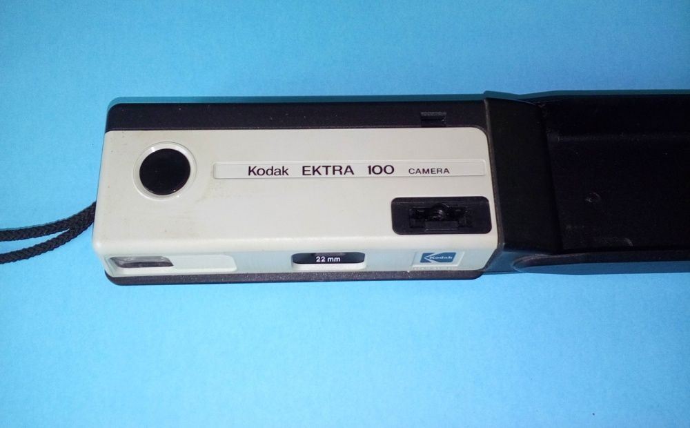 Máquina Fotográfica Vintage Kodak Ektra 100 22mm Anos 80