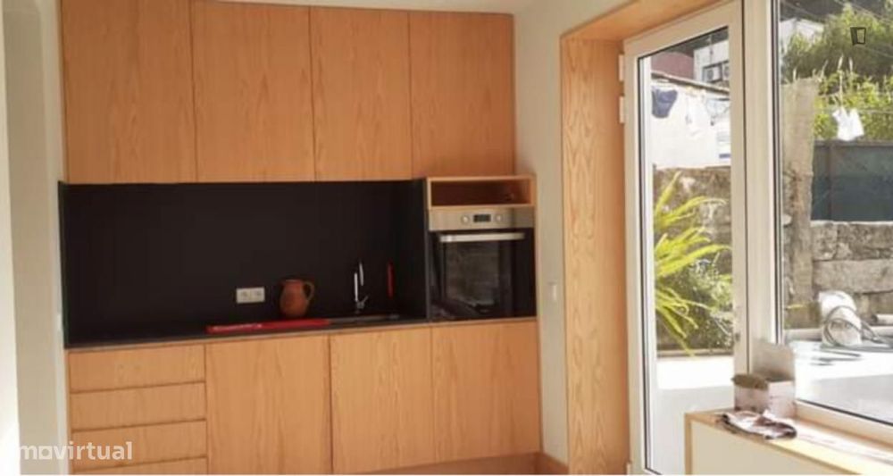 Quarto - localizado em Mafamude Porto