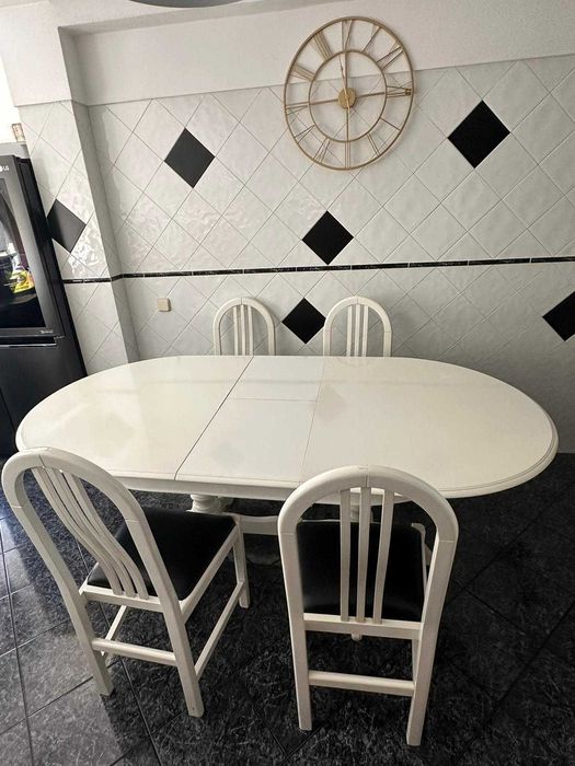 Mesa com 6 cadeiras cor branco