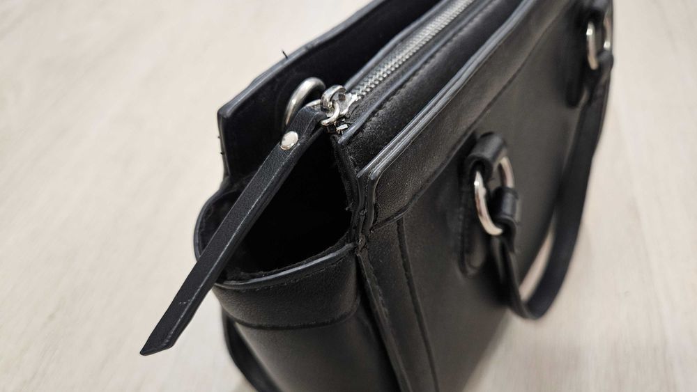 Elegancka damska torebka Stradivarius czarna z zamkiem